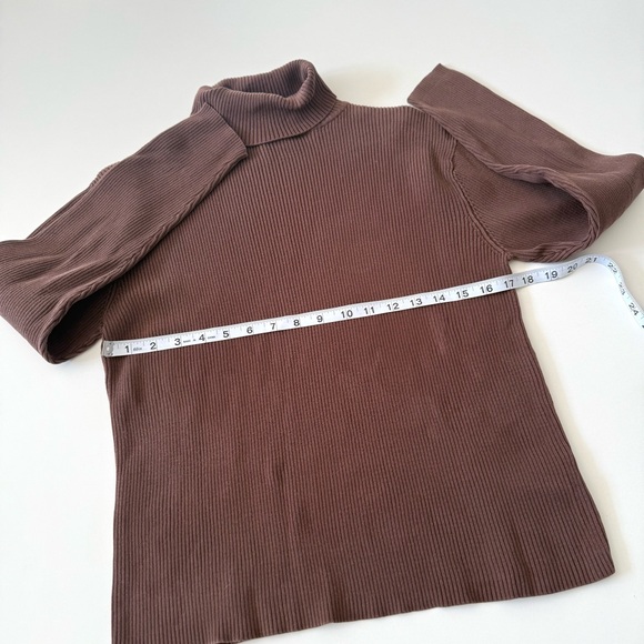 Secondhand Moda Intl, Turtleneck - Picture 7 of 9